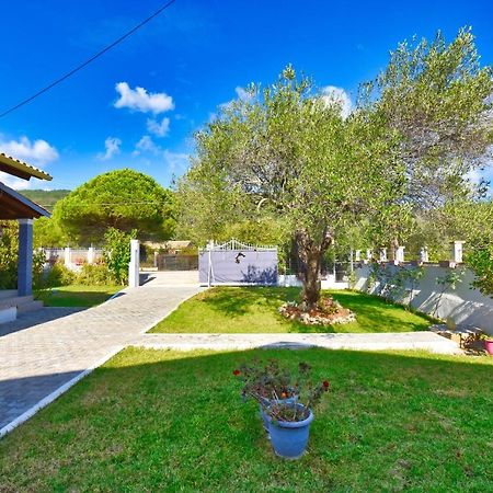 Ninas Cottage Línia Dış mekan fotoğraf