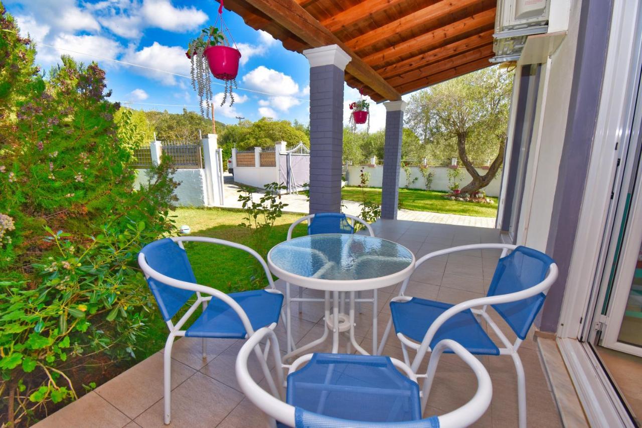 Ninas Cottage Línia Dış mekan fotoğraf