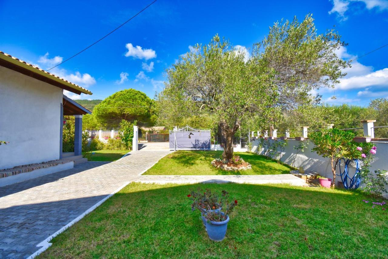 Ninas Cottage Línia Dış mekan fotoğraf