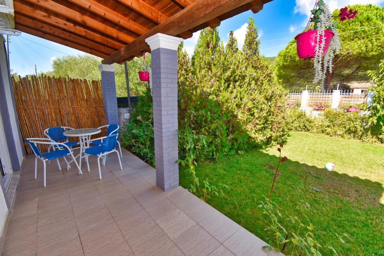 Ninas Cottage Línia Dış mekan fotoğraf
