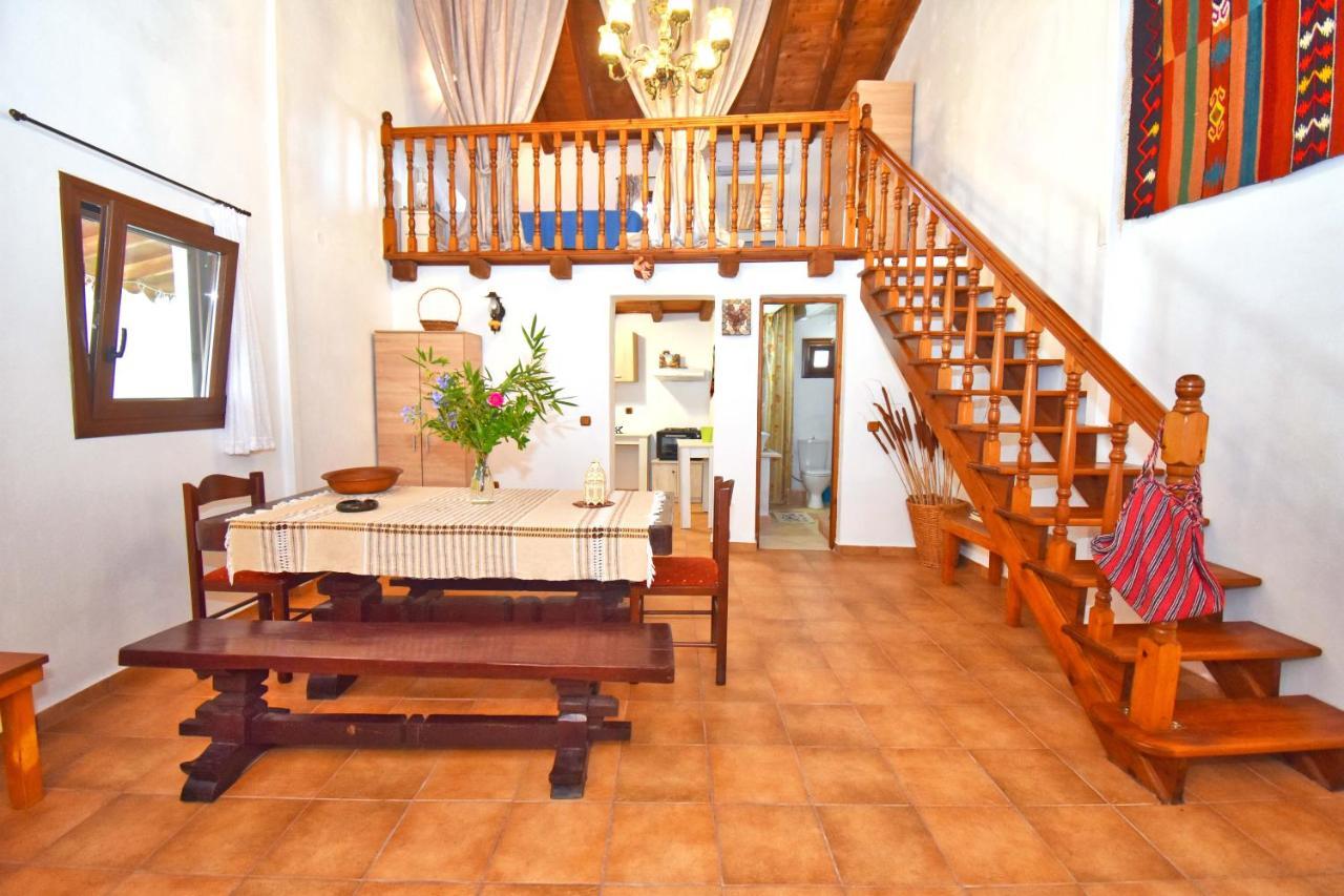 Ninas Cottage Línia Dış mekan fotoğraf
