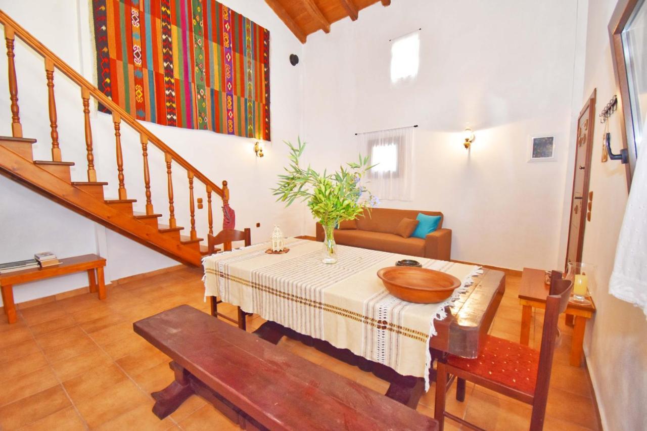 Ninas Cottage Línia Dış mekan fotoğraf
