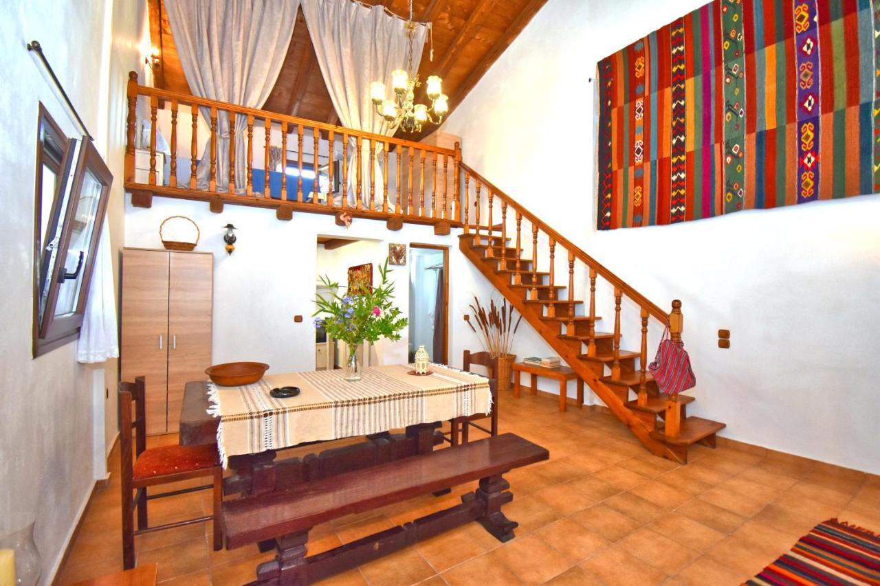 Ninas Cottage Línia Dış mekan fotoğraf