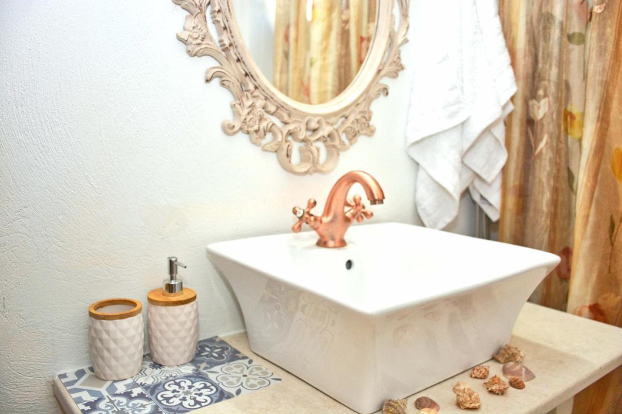 Ninas Cottage Línia Dış mekan fotoğraf
